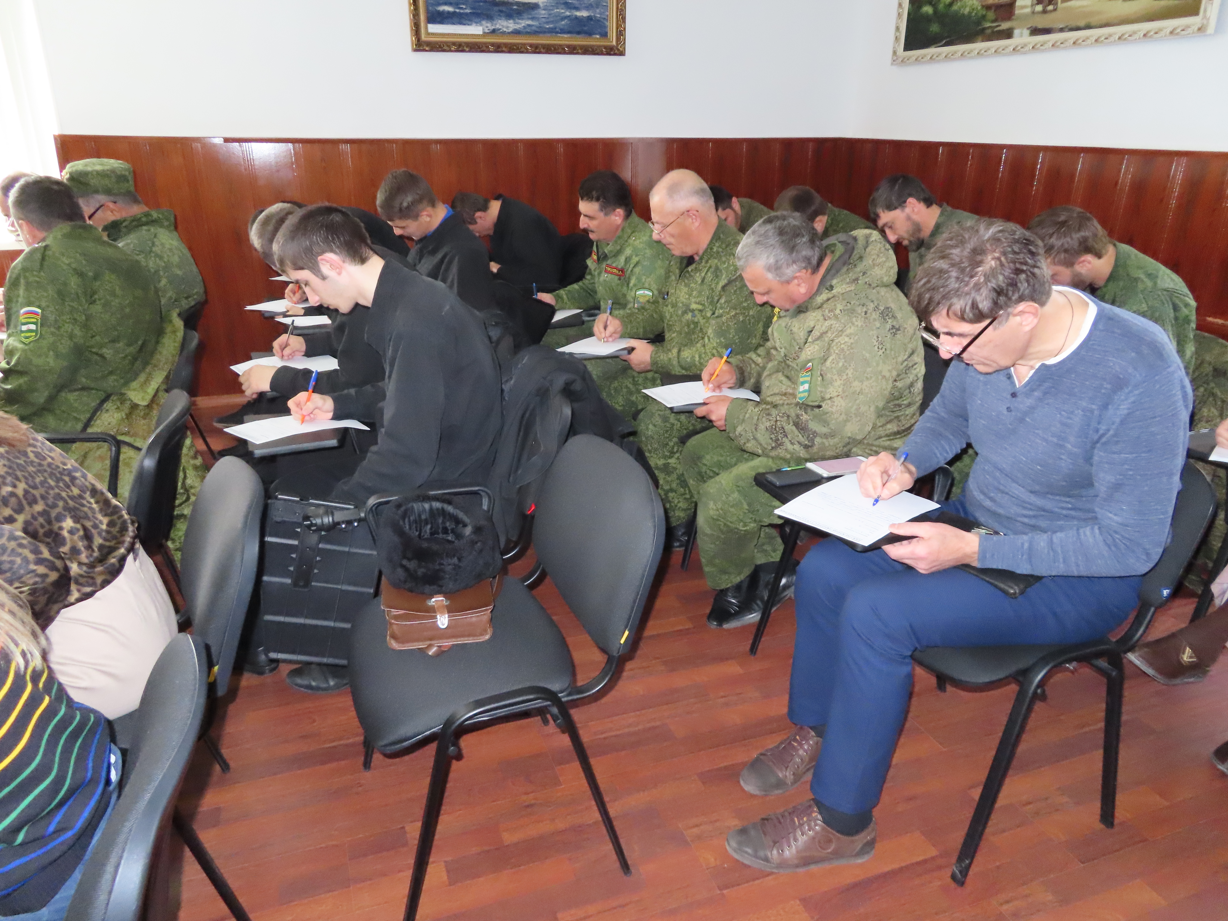 В Горском кадетском корпусе написали тотальный диктант. Участниками диктанта стали учителя, воспитатели и кадеты старших курсов. Принимали участие также начальник ГКК Ганижев М.З. и его заместитель.