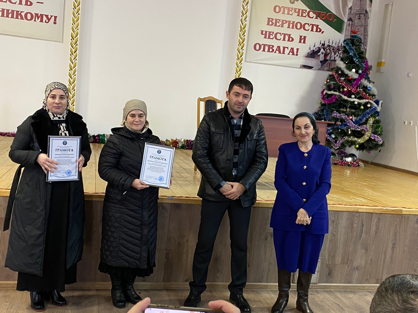 Награждение почетными грамотами за успехи в организации и совершенствовании учебного и воспитательного процессов Награждение почетными грамотами за успехи в организации и совершенствовании учебного и воспитательного процессов.