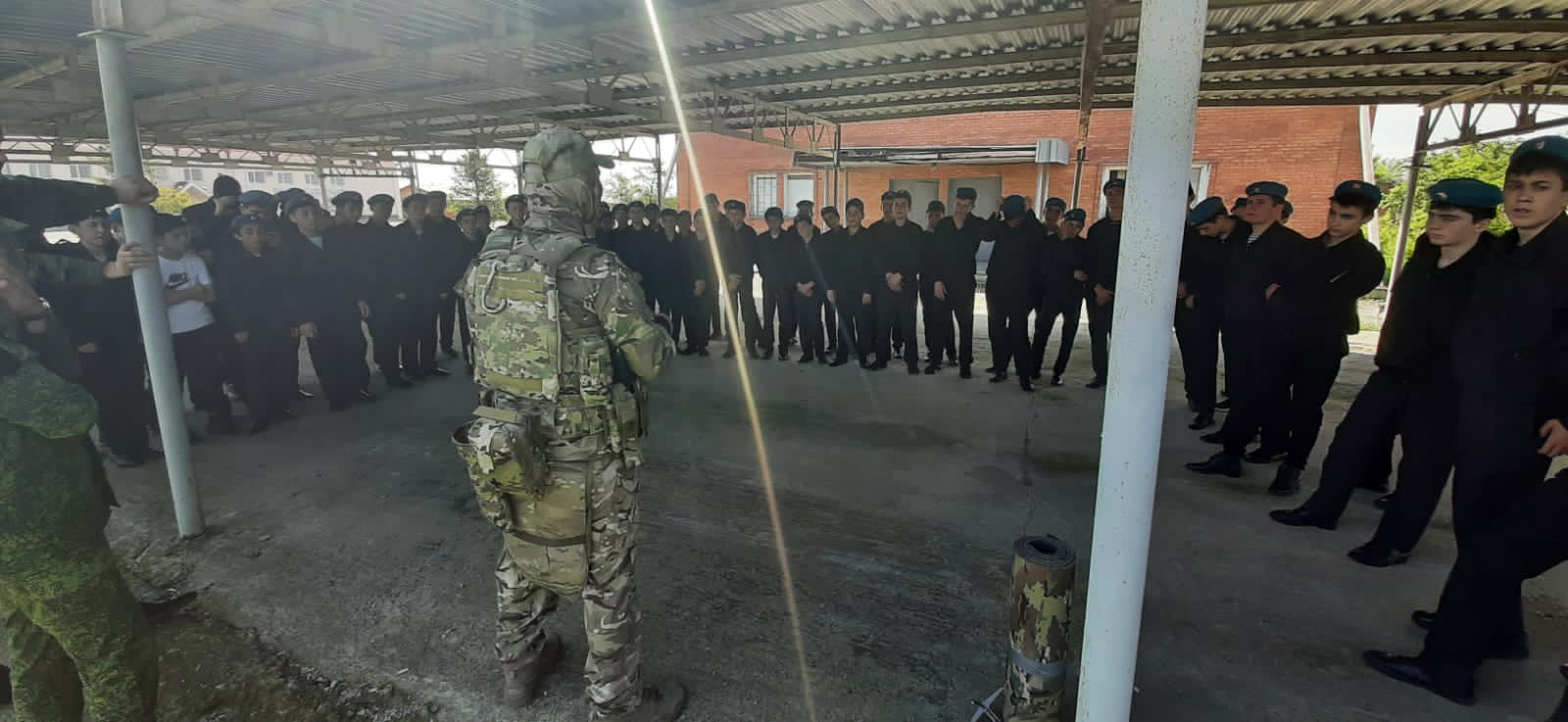 На полигоне мотострелкового полка, дислоцирующегося в сельском поселении Троицкое Сунженского района Ингушетии, с 01 по 15 июня проходят военно- полевые сборы для кадетов 3,4 и 6 курсов Горского кадетского корпуса имени Абдулы Цароева.