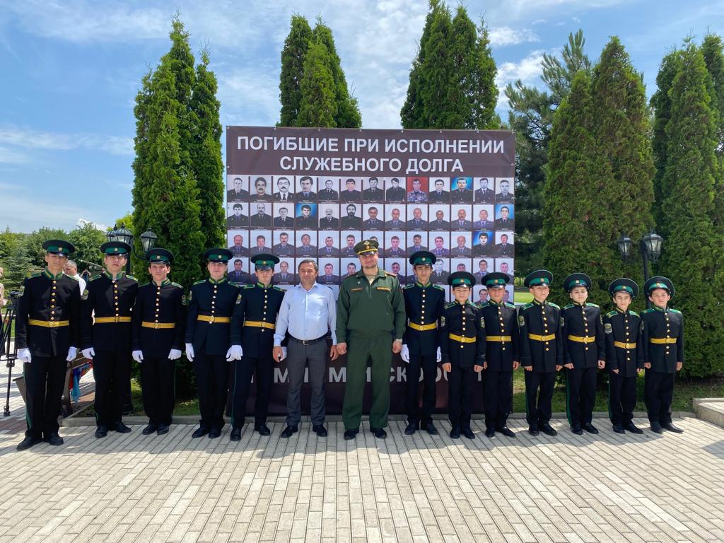 22 июня в День памяти и скорби на Мемориале памяти и славы г. Назрань состоялось мероприятие, посвященное 82 годовщине начала Великой Отечественной войны и 19-й годовщине гибели сотрудников правоохранительных органов.