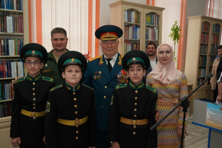 В Национальной библиотеке Ингушетии состоялась презентация документально-художественного издания «Служение Отечеству» генерал-лейтенанта Магомеда Асхабовича Султыгова.